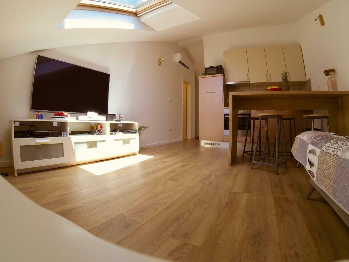 Geek Apartment オミシュ エクステリア 写真